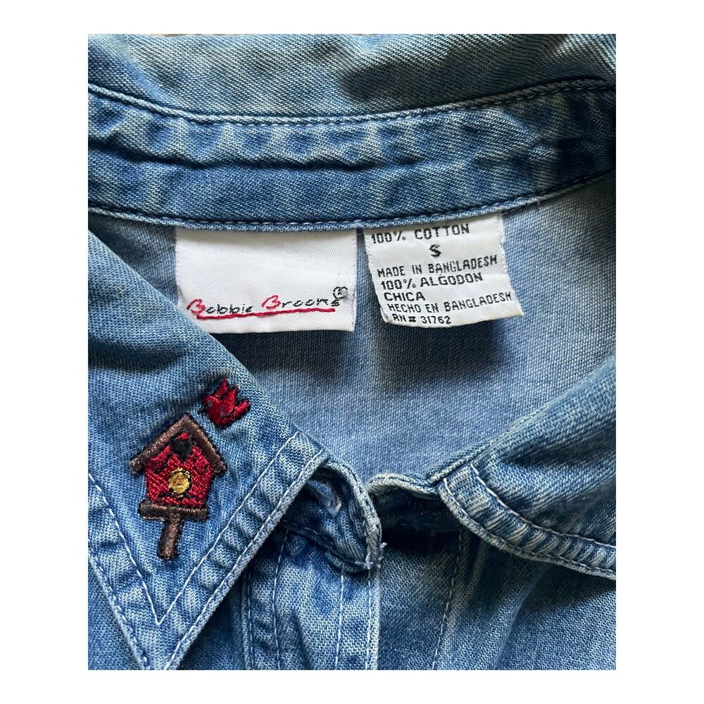 Vintage Chambray Womens Cardinal Birdhouse Denim Shirt Size Small Cotton Farm - Picture 9 of 9